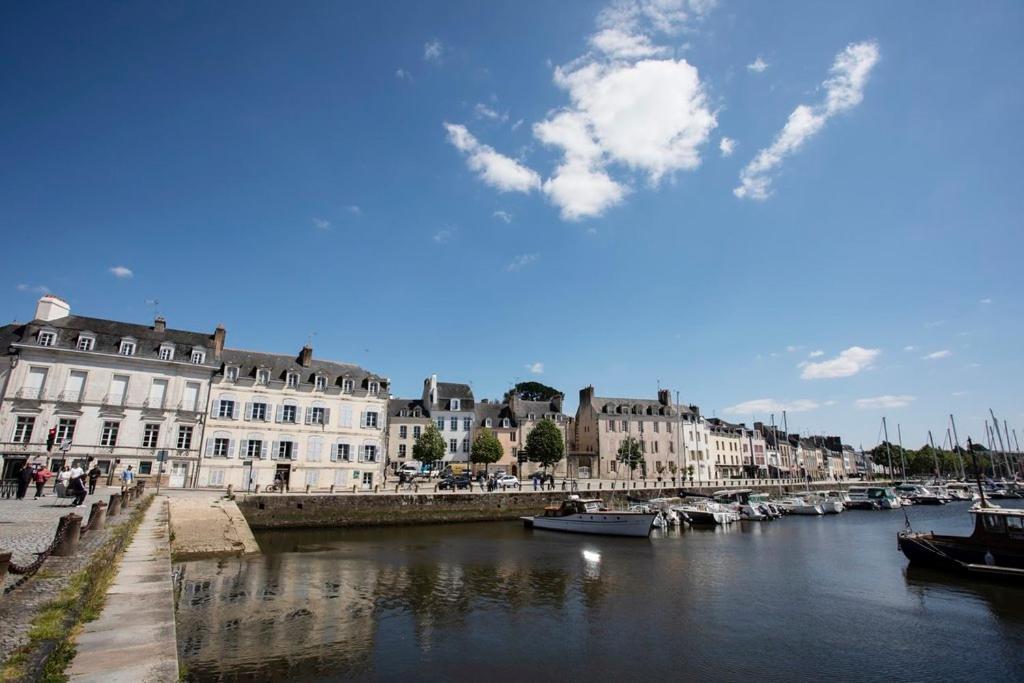 Vue Imprenable Sur Le Port, Et Clair! *