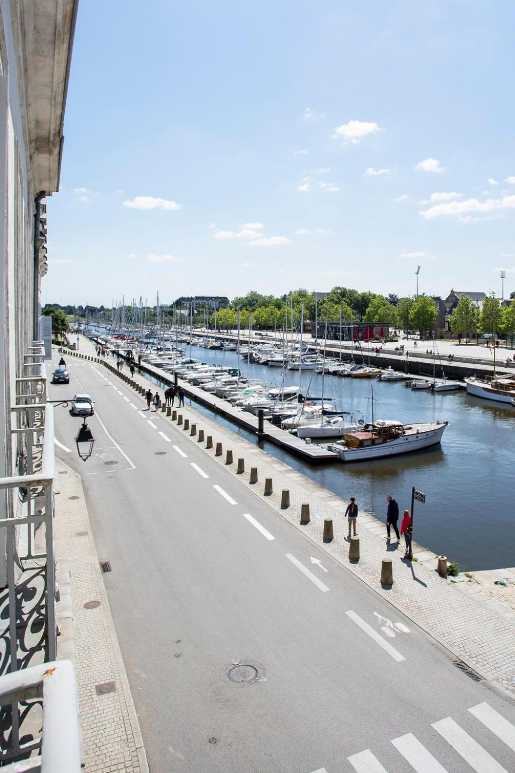 Vue Imprenable Sur Le Port, Et Clair! Apartment