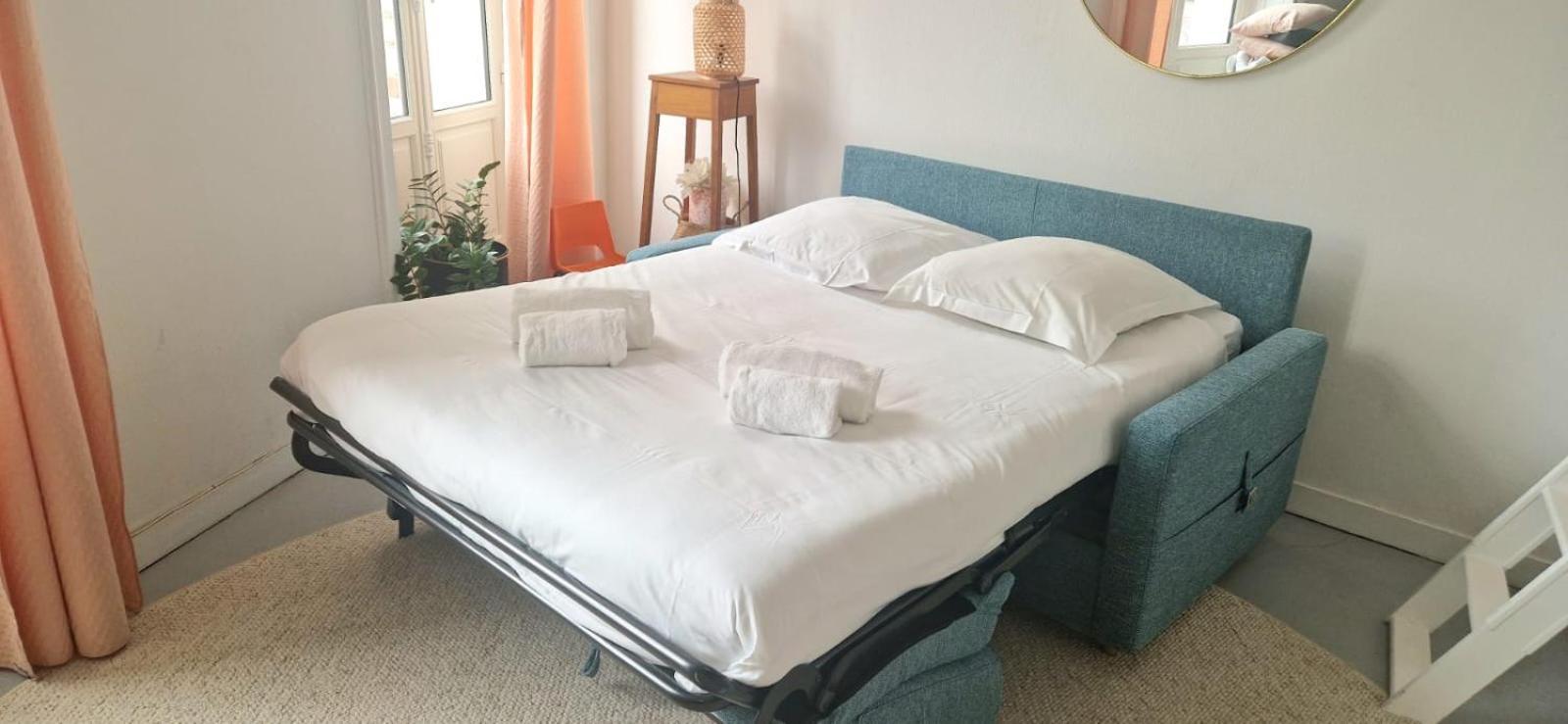 Apartment Vue Imprenable Sur Le Port, Et Clair! *